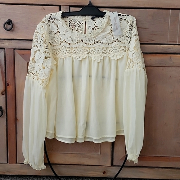 strut & bolt Tops - NWT Strut & Bolt ivory blouse with lace georgous  detail size large